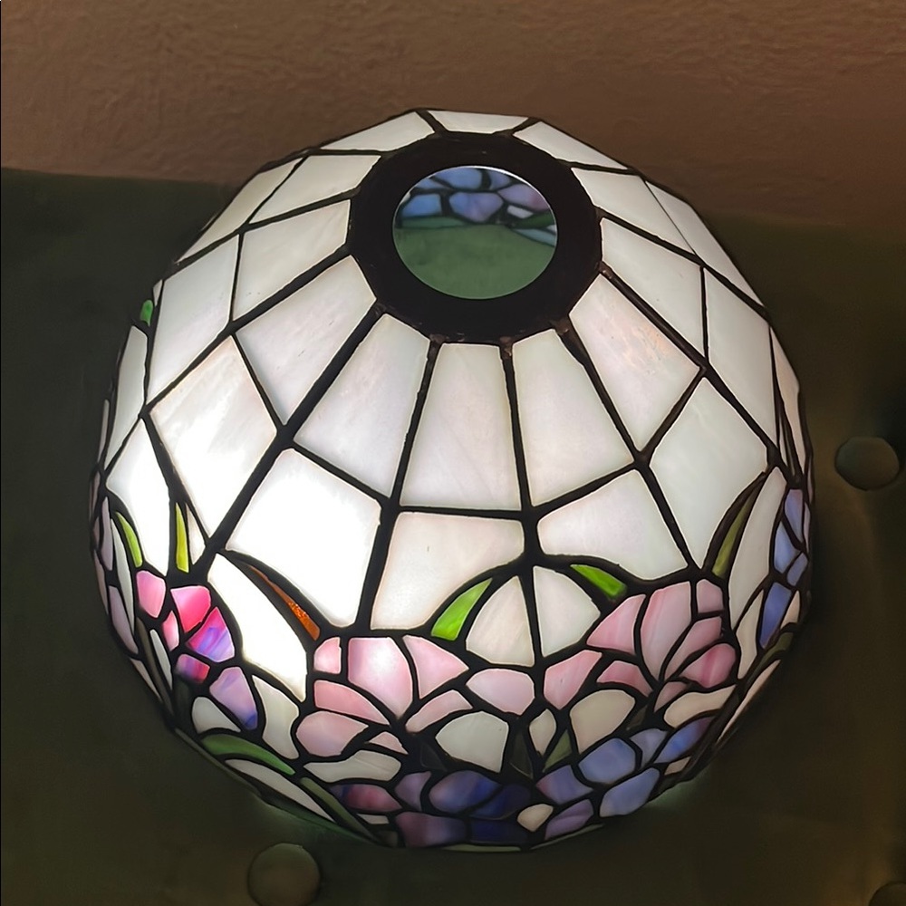 Vintage Dale Tiffany Lamp Shade - Picture 15 of 16